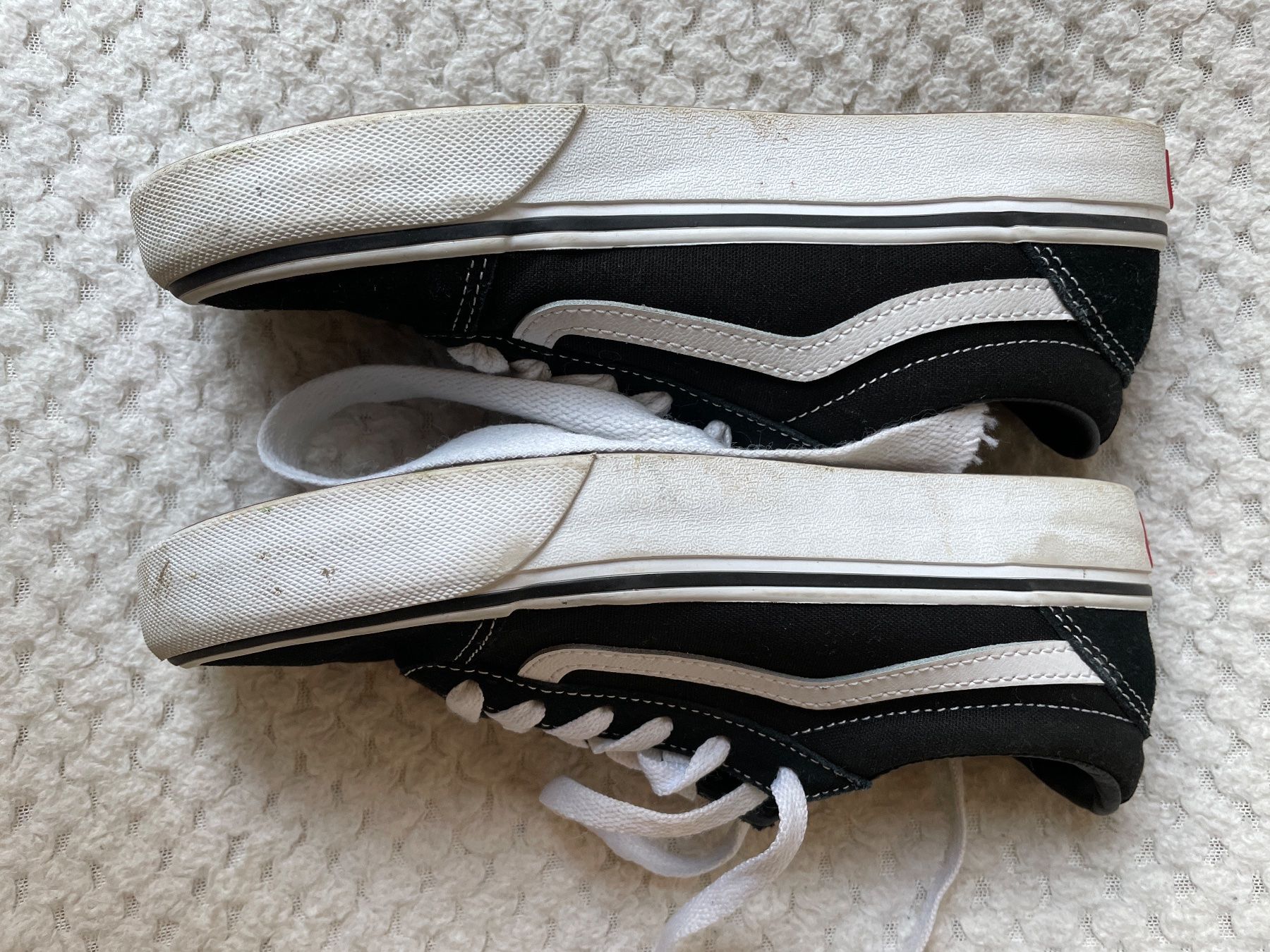 Vans Scarpe da uomo: Vans, Schwarz-weiss, Gr. 35 – Usato da Cham venduto da 2eye 2