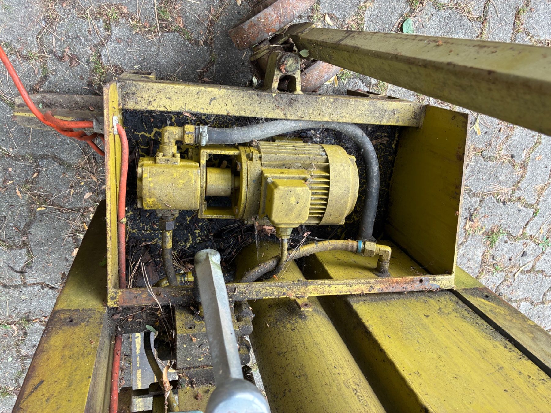 Piattaforme elevatrici & Crick: Autolift, Unic, Hebebühne, – Usato da Stallikon venduto da Nemberch2000 3