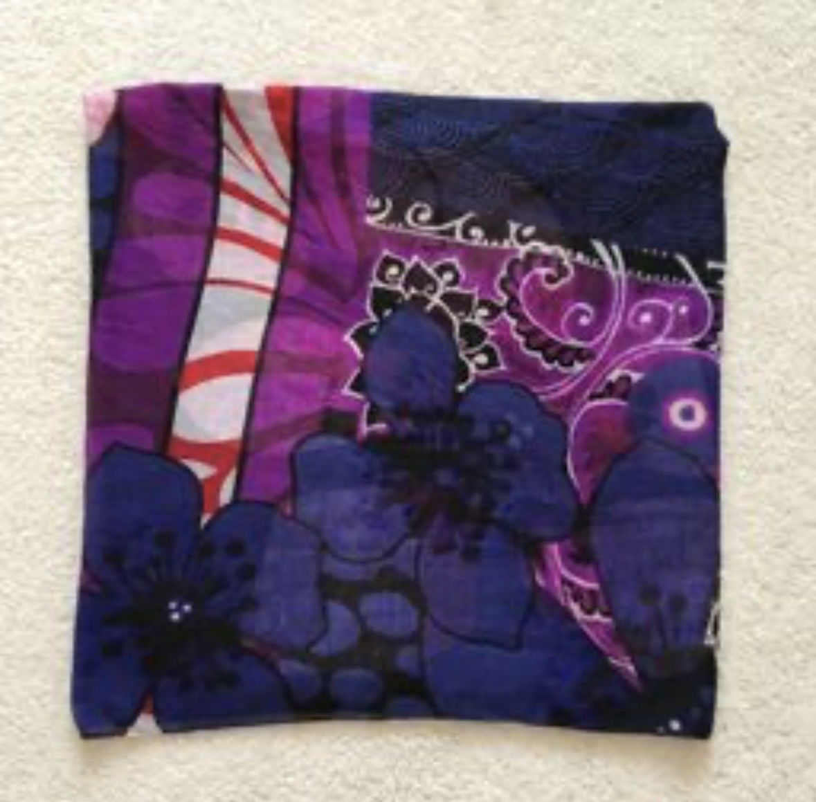 Desigual Foulards, Tücher & Schals: Desigual Schal Lila Blumenmuster Groß – Gebraucht aus Pfäffikon SZ von Candy.Co. 1