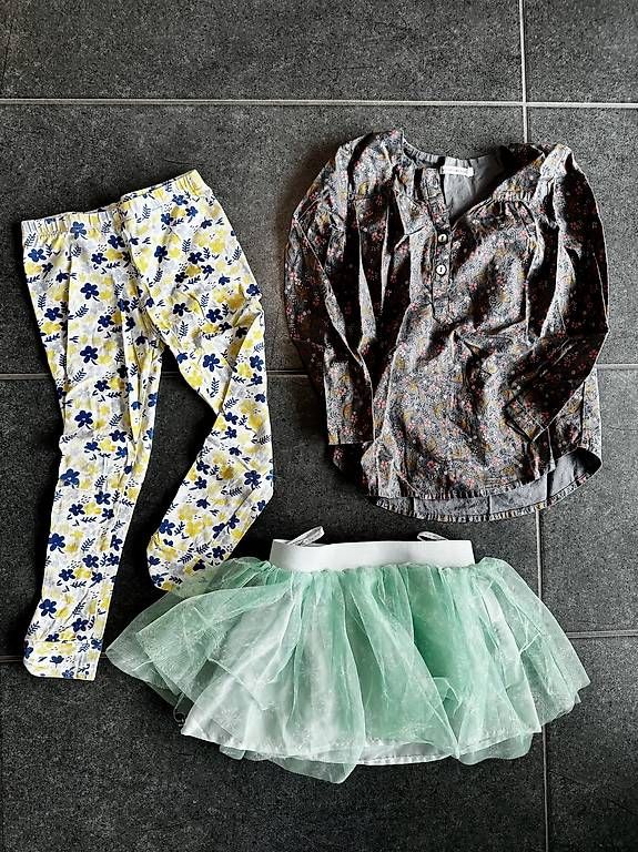 Lotti & Set di vestiti: Kleiderpaket Mädchen Gr. 98/104 – Usato da Ottenbach venduto da bienemaja010 2