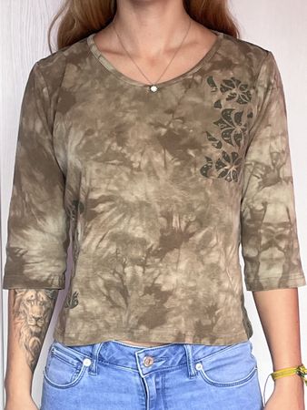 T-shirt brun avec motifs 