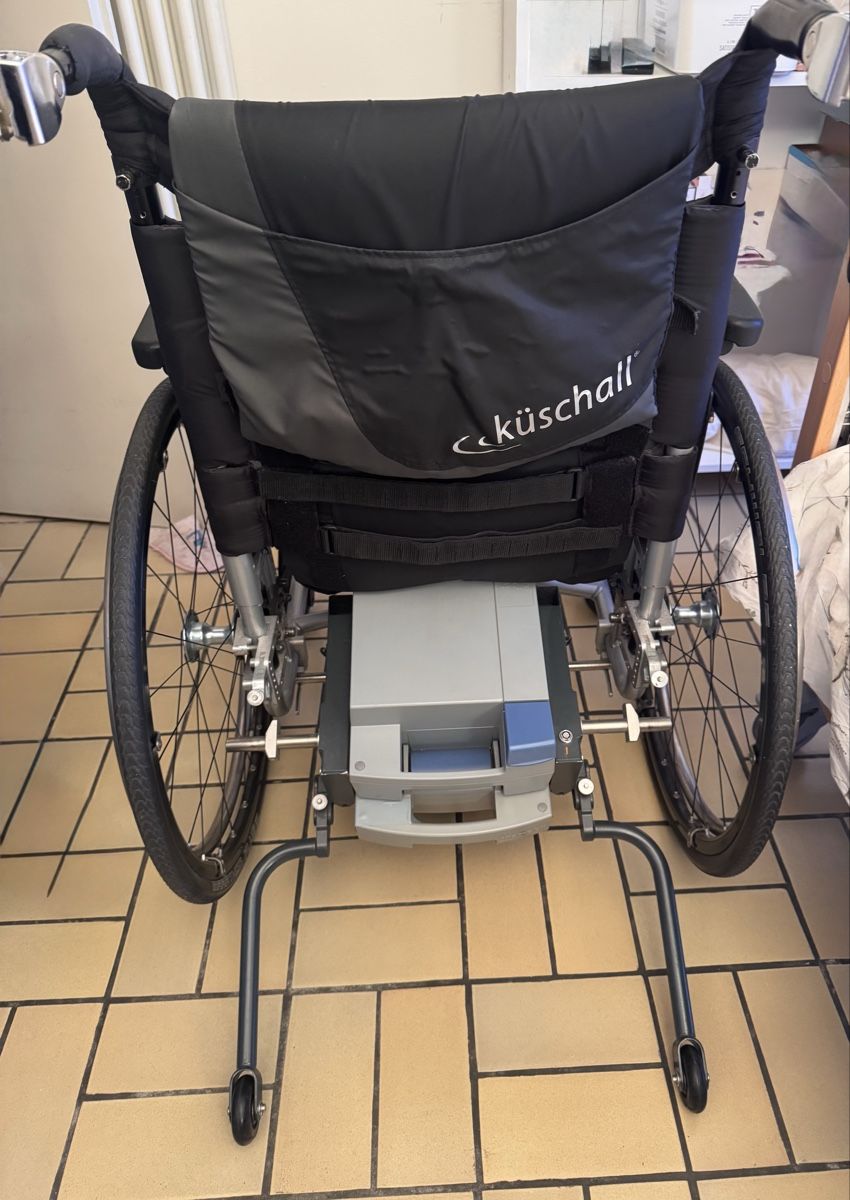Rollstühle: Sedia a rotelle con motore elettrico – Gebraucht aus Locarno von tos_tgc9
