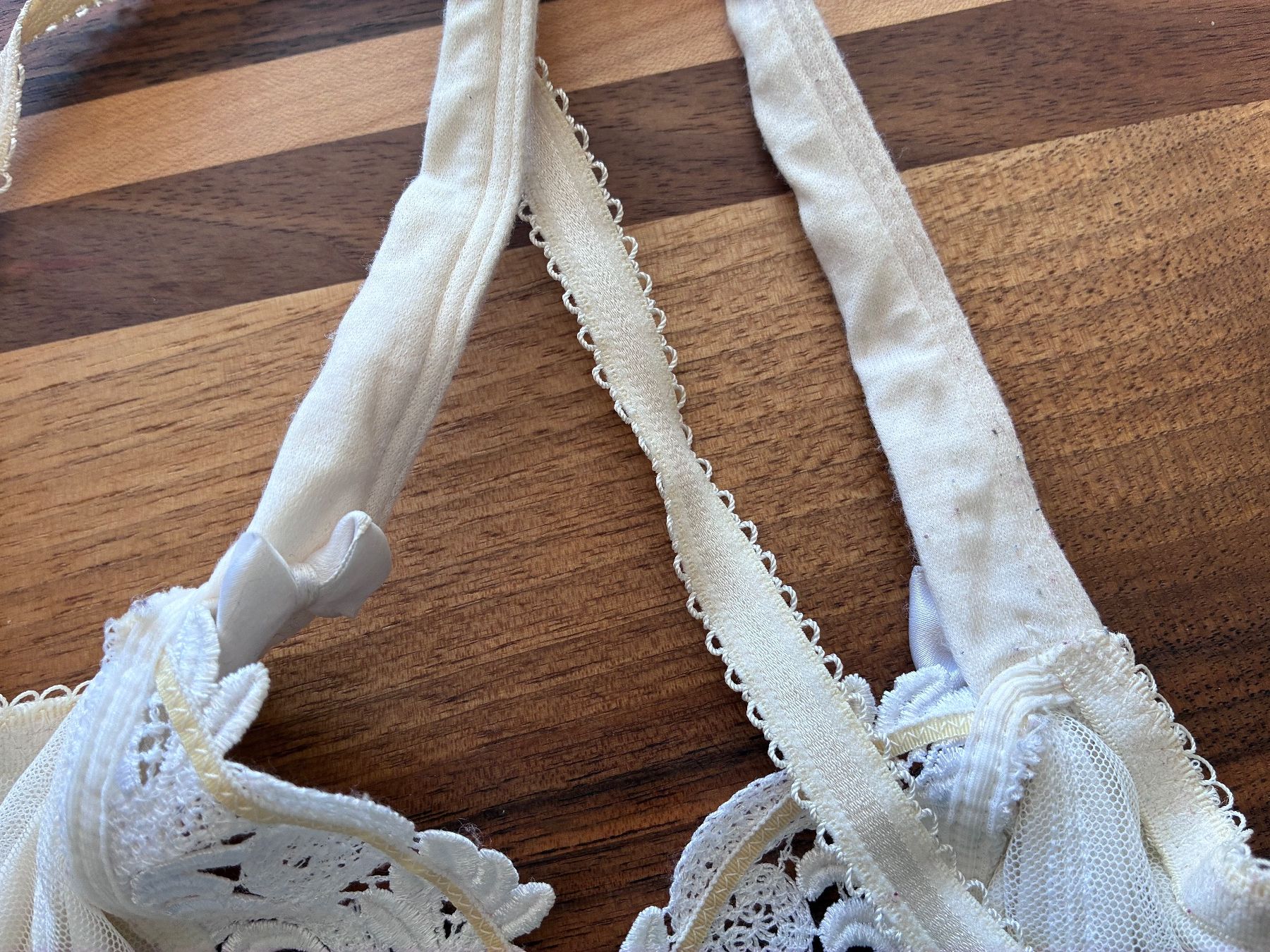 Altra biancheria intima: SpitzenBH Bügel-BH Valisere – Usato da Alpnach Dorf venduto da marvo 6