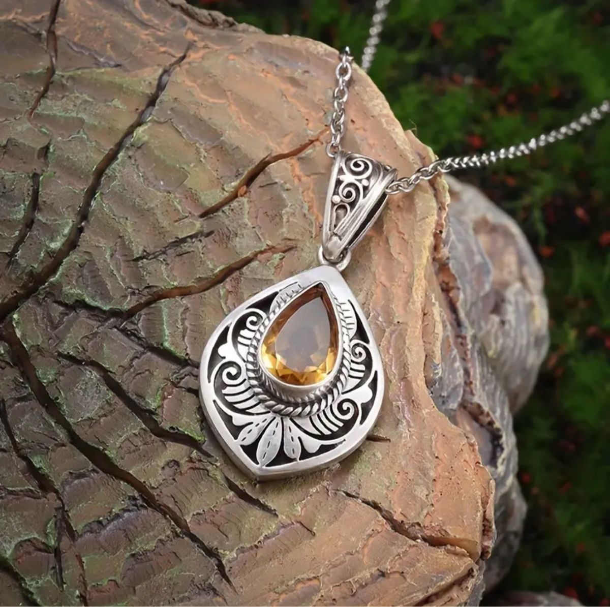Ciondoli: Silber Farbige Anhänger mit Citrin , Amulet & Talisman – Nuovo e nell'imballaggio originale da Oberwangen TG venduto da Bash-B 2