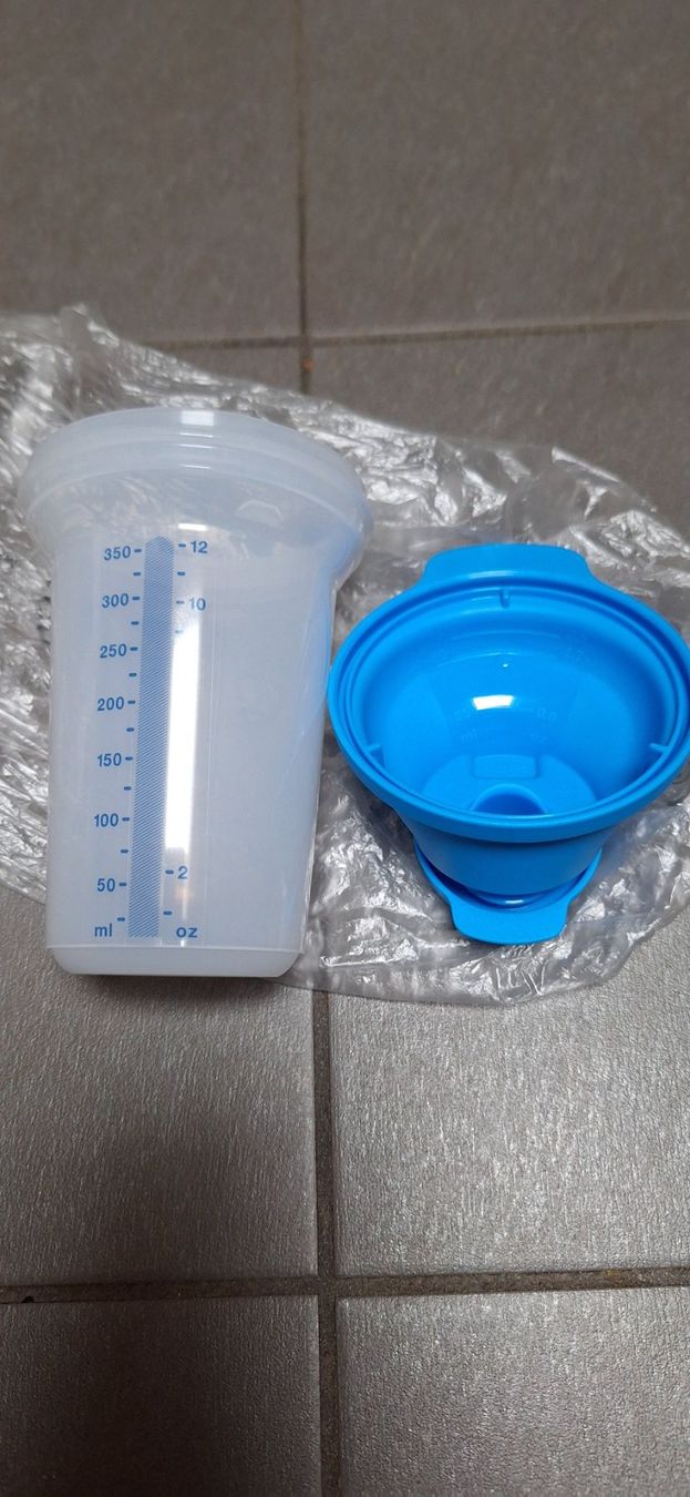 Tupperware Recipients et similaires: Tupperware, shaker, 350ml – Neuf avec emballage d'origine à Lussery-Villars par pousinete02 1