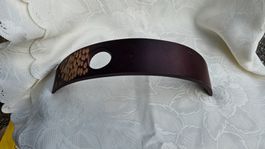 Supporto in legno lavorato per bottiglie di vino equilibrio