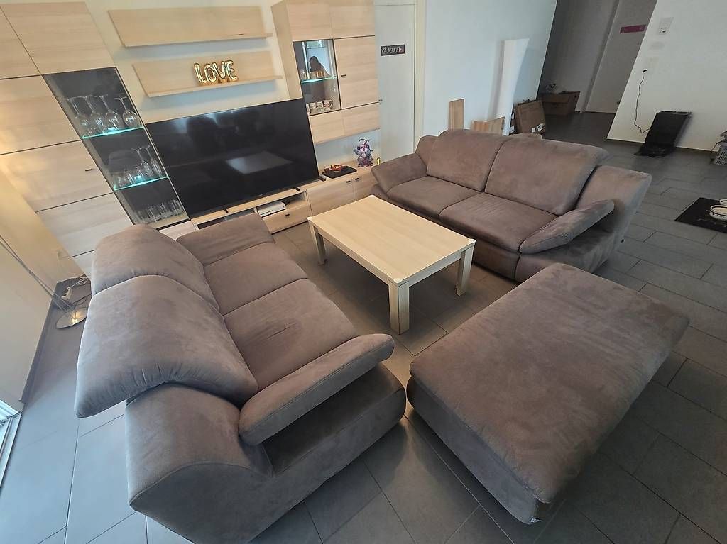 Divani: Modernes 3-teiliges Sofa-Set in Grau mit Hocker – Usato da Ossingen venduto da dw9_n7gz 1