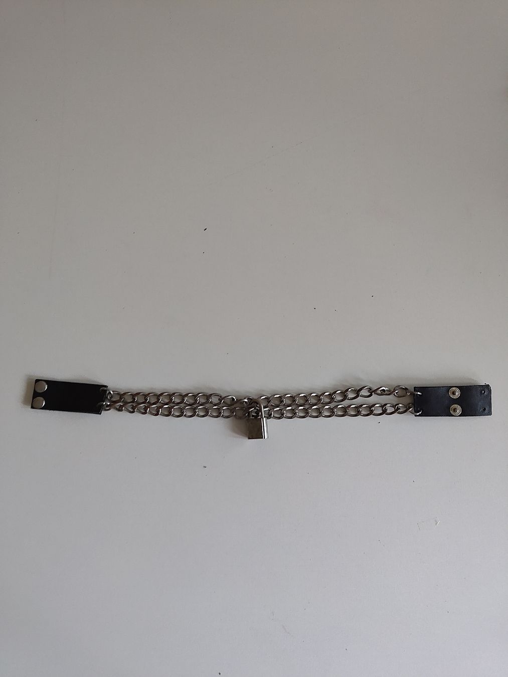 Catenine: Halsband Kette mit Schloss – Usato da Raron venduto da hochheiliger