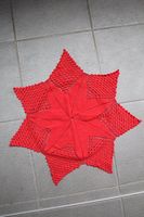 Rotes Häkeldecke -Stern .Durchmesser ca. 52 cm