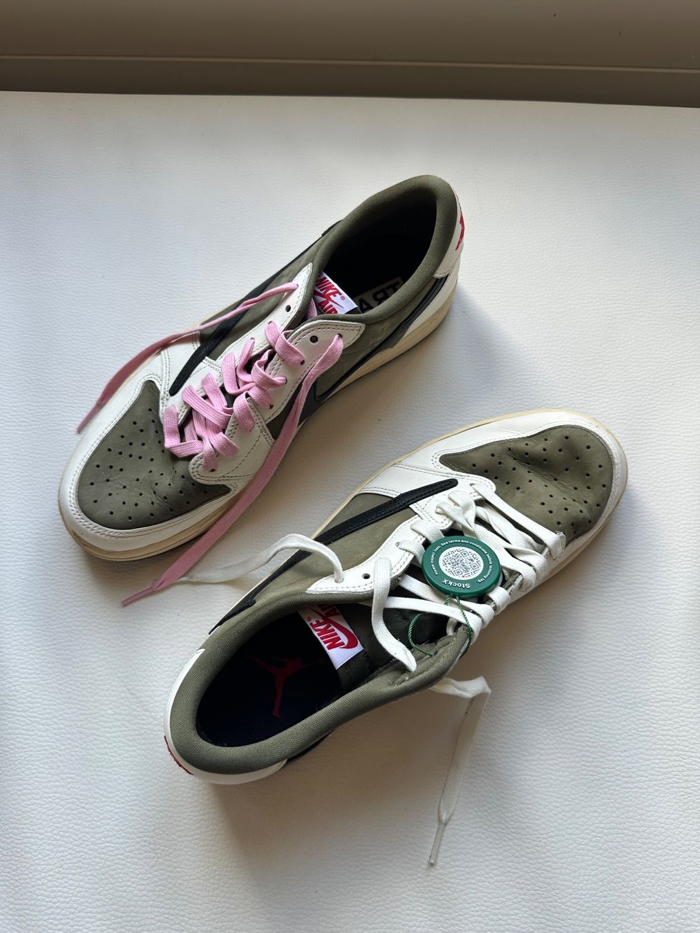 Nike Chaussures hommes: Jordan 1 Retro Low Travis Scott, Reverse Medium Olive – D'occasion à St. Gallen par mar_9ffx 2