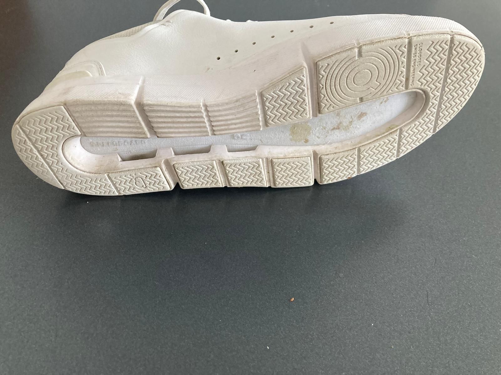 On Scarpe da uomo: ON Schuhe The Roger – Usato da Gossau SG venduto da tam_nk8y 3