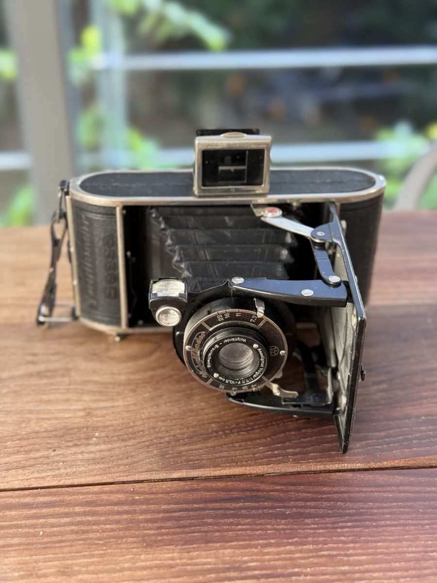 Voigtländer Fotocamera: Vintage Voigtlander Bessa Folding Camera - Anastigmat – Usato da Commugny venduto da semamonfrinoli