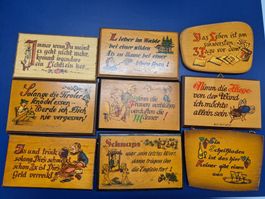 Aus ehem. Kneipe: kleine Holzschilder mit Sprüchen