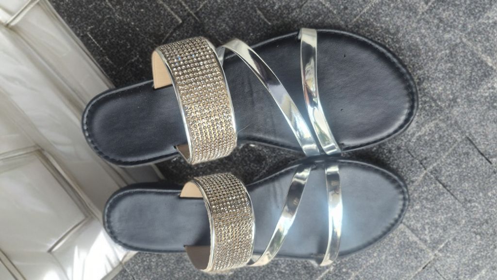 Chaussures femmes: Sandali donna argento e strass tg 37 – D'occasion à Giubiasco par Stefaniav 1