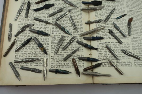 Penna & Evidenziatori: Sammlung alter Schreibfedern – Usato da Volketswil venduto da brockipfannenstil 1