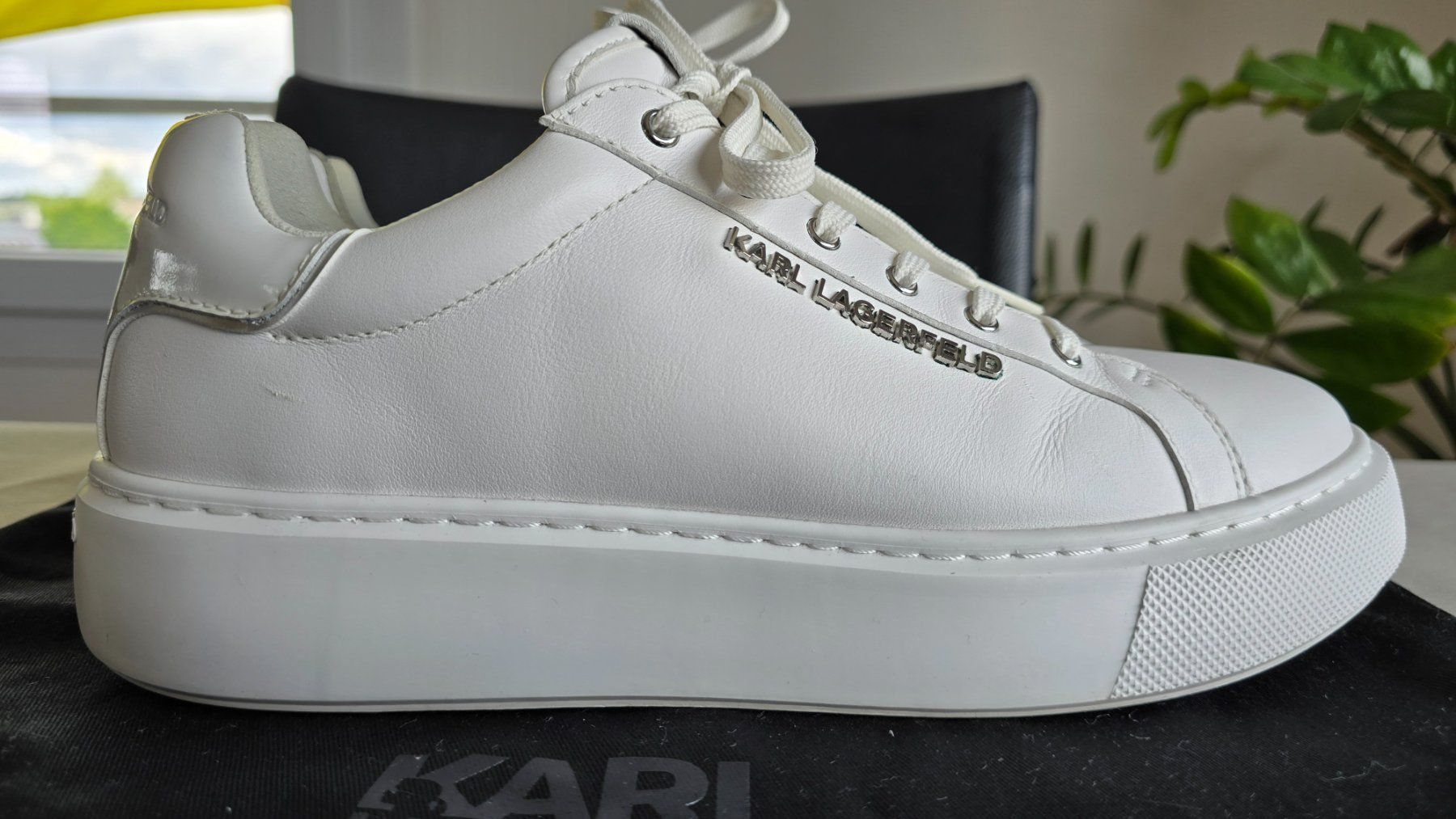 Karl Lagerfeld Scarpe da donna: Karl Lagerfeld Low-top Sneaker weiss – Usato da Uster venduto da proshka74 1