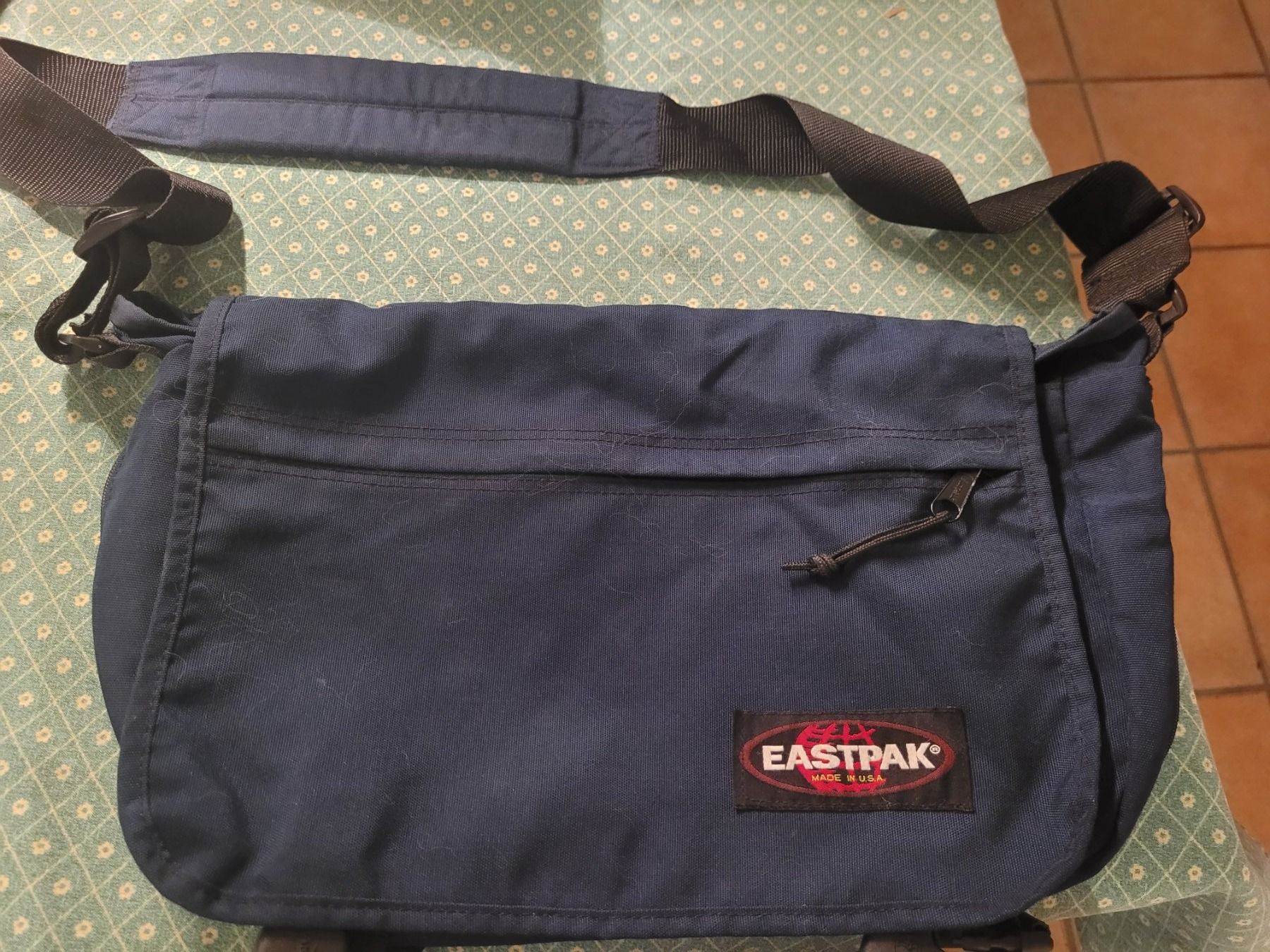 Eastpak Borse: VINTAGE Umhängetasche Eastpak – Usato da Neuhausen venduto da eliana2