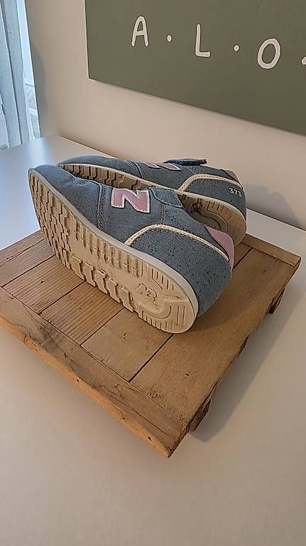 Scarpe per ragazze: New Balace Schuhe Grösse 33 – Usato da Steinhausen venduto da Na18 3