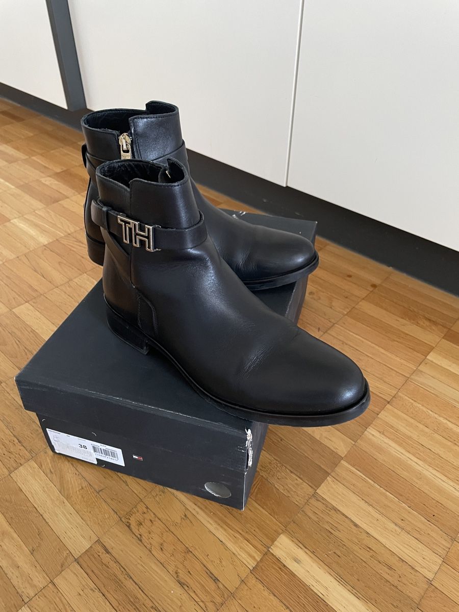 Tommy Hilfiger Damenschuhe: Tommy Hilfiger Black Leather Ankle Boots, Size 38 EU – Gebraucht aus Neuchatel von shi_9fzw 2