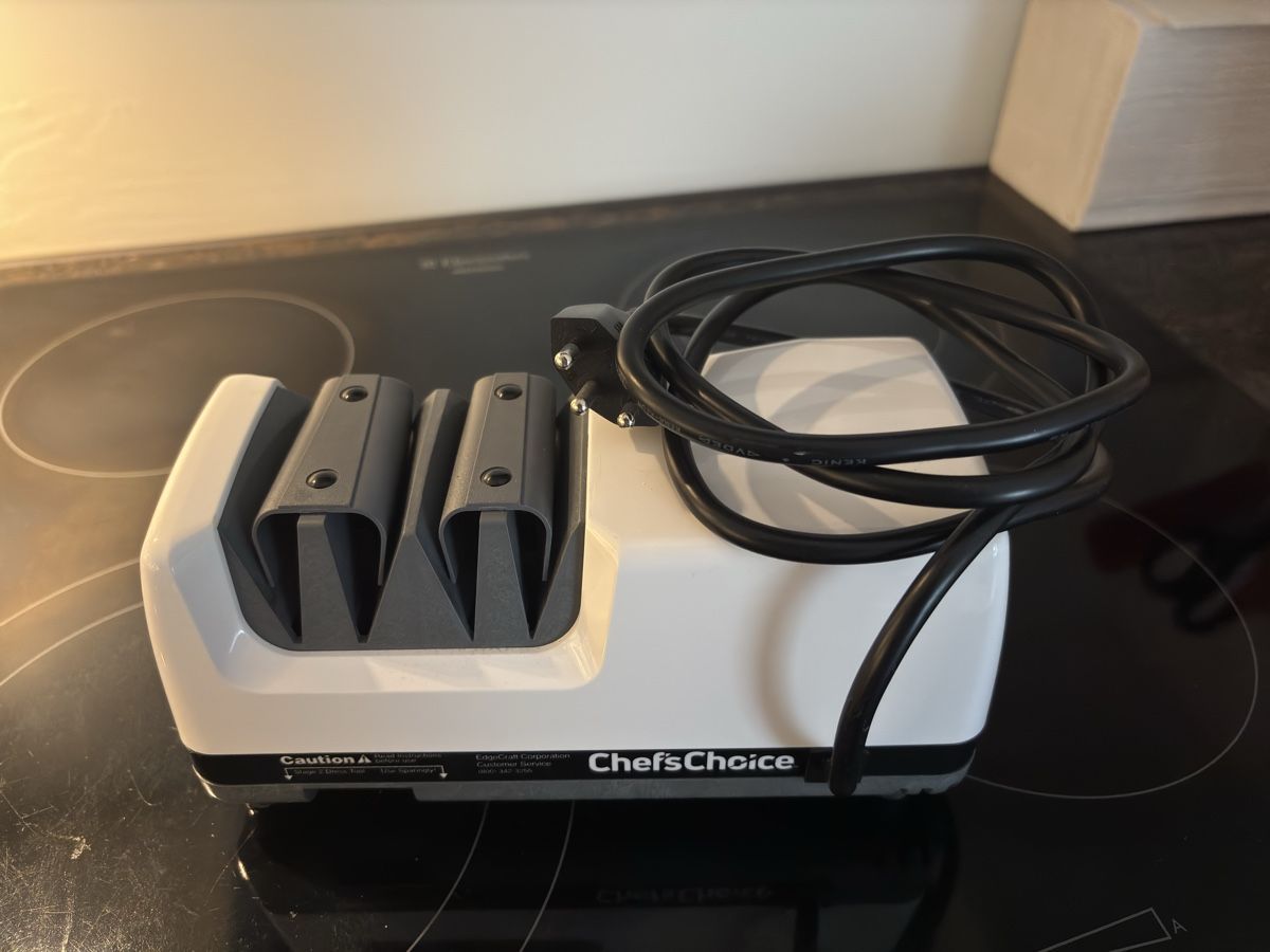 Elettrodomestici da cucina: Electric Knife Sharpener – Nuovo (secondo la descrizione) da Bironico venduto da Koalaboss 1