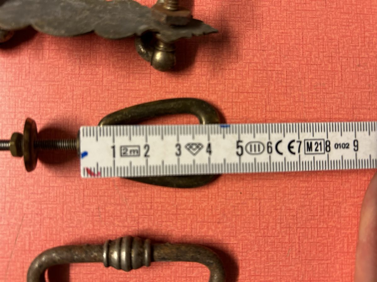 Ferramenta: Möbelgriffe antik Metal und Messing 2 Stk und eine Messing. – Usato da Lanzenhäusern venduto da vic63 5