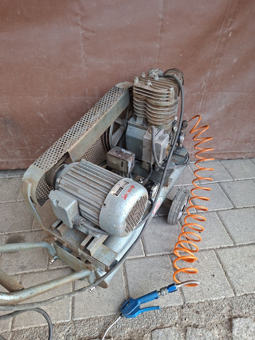 Compressori: Luftkompressor Völkart mit doppelt Kessel  – Usato da Niederuzwil venduto da peter. 8