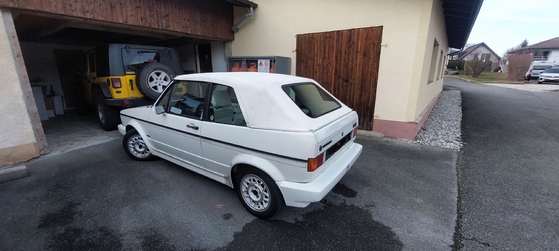 VW Automobili: vw golf 1 cabriolet – Usato da Muraz (Collombey) venduto da Celine-v81 2