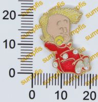 Pin zufriedenes Baby, blond mit gelbem Nuggi