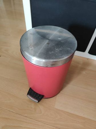 Mülleimer rot guter Zustand