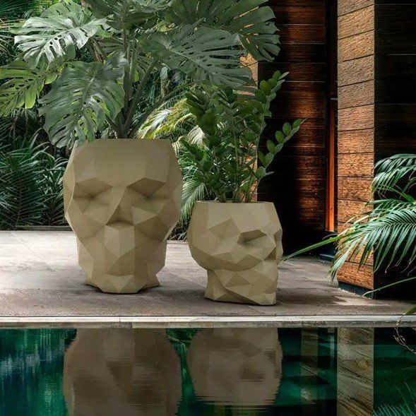 Statuette: Jardinière Skull Vondom H70cm Medium – Nuovo e nell'imballaggio originale da Lausanne venduto da UniDecoCasa