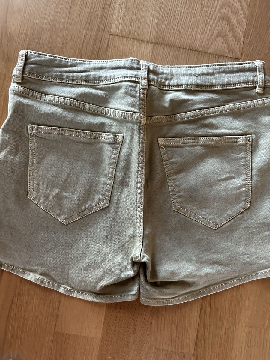 Pantalons: Short court 36 – D'occasion à Daillens par guisepa 3