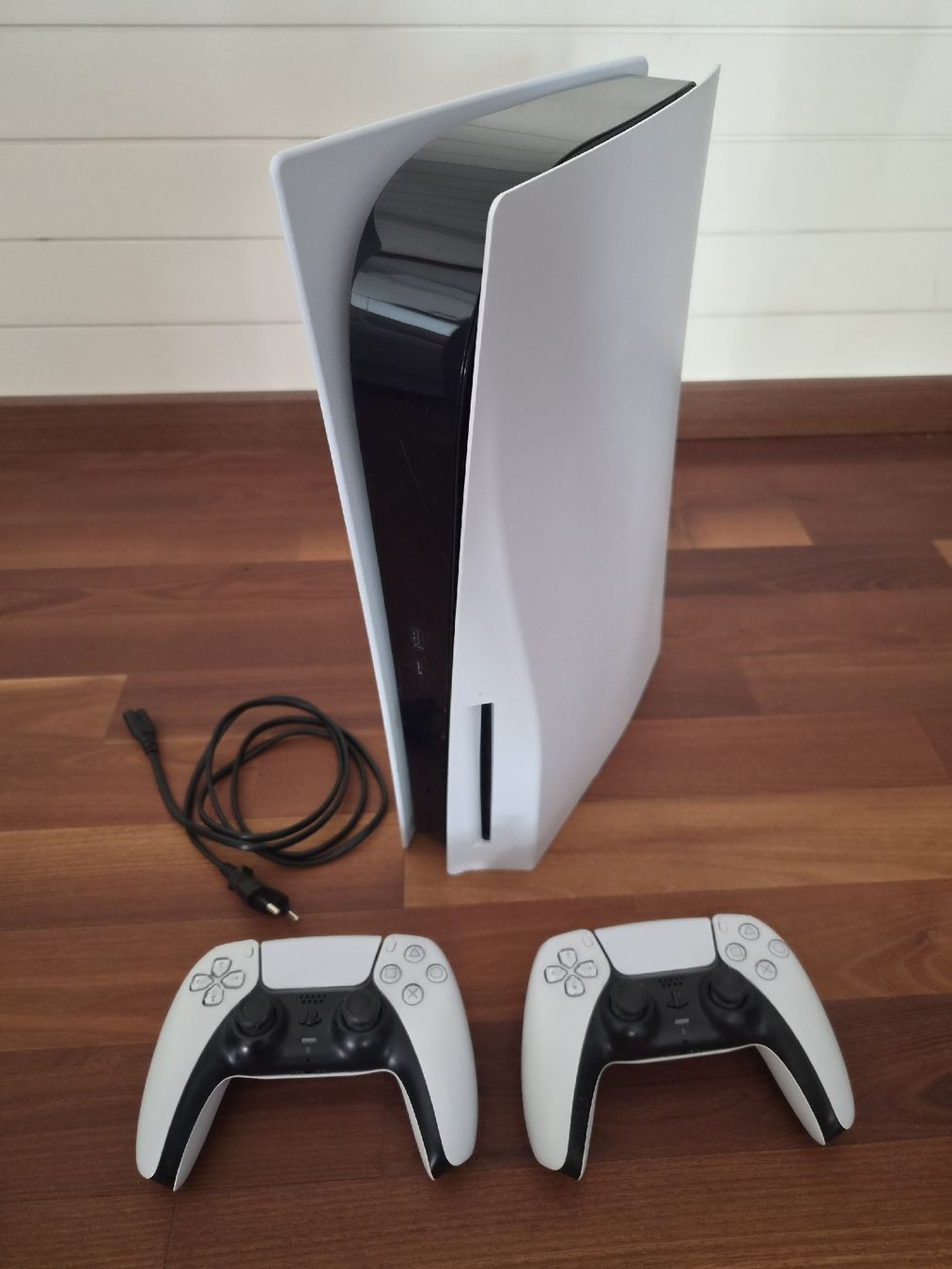 Sony Consoles: Playstation 5 Konsole inkl. 2 Controller – D'occasion à Zürich par Phippu100 1