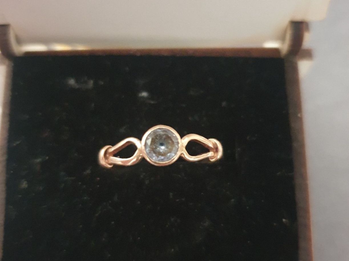 Bagues: Bague en or avec Topaz – D'occasion à Fribourg par mal_8zjh