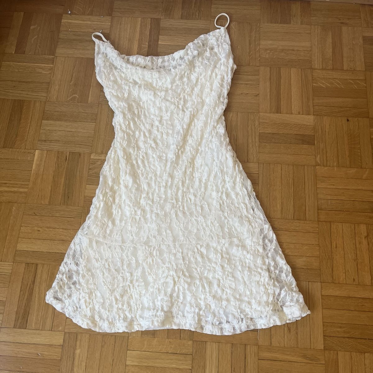 Stradivarius Robes: Robe Stradivarius dentelle blanc taille XS – D'occasion à Vevey par jul_xh6s