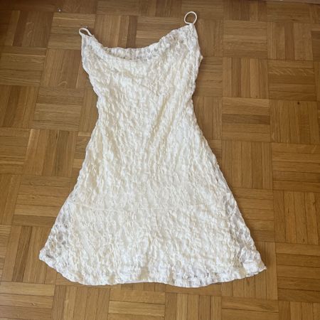 Robe Stradivarius dentelle blanc taille XS