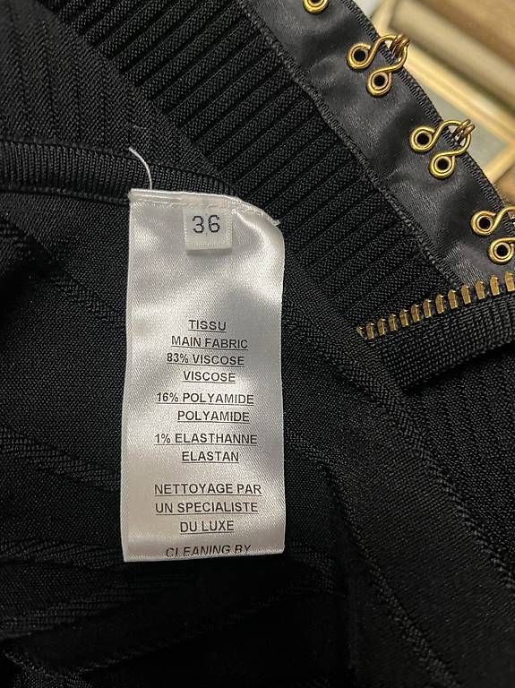 Balmain Vestiti: Robe Balmain noire avec agrafes dorées taille 36 – Usato da Les Acacias venduto da kim_2dxt 3
