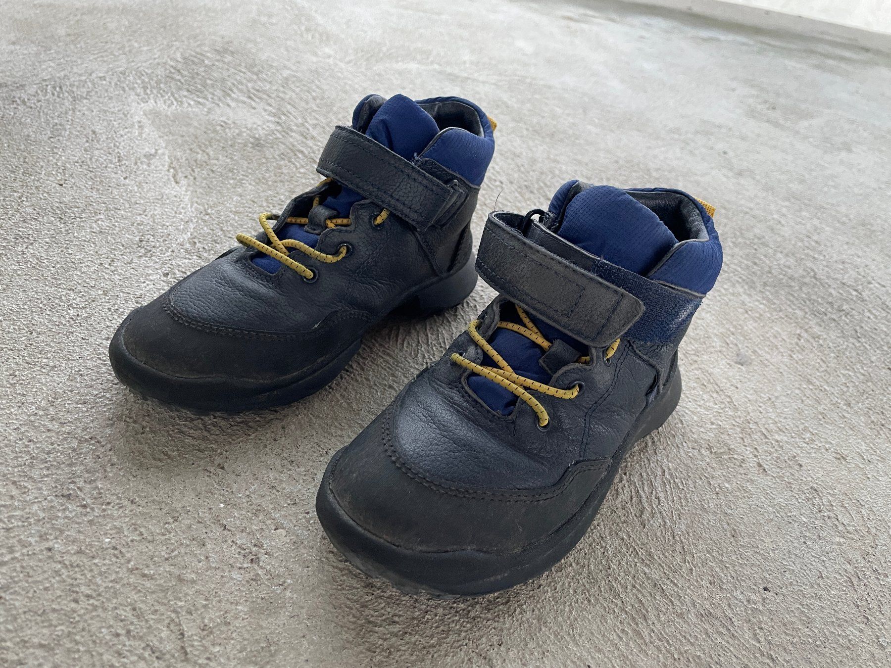Camper Chaussures garçon: Camper Winterschuhe (28) – D'occasion à Zürich par papillon8000