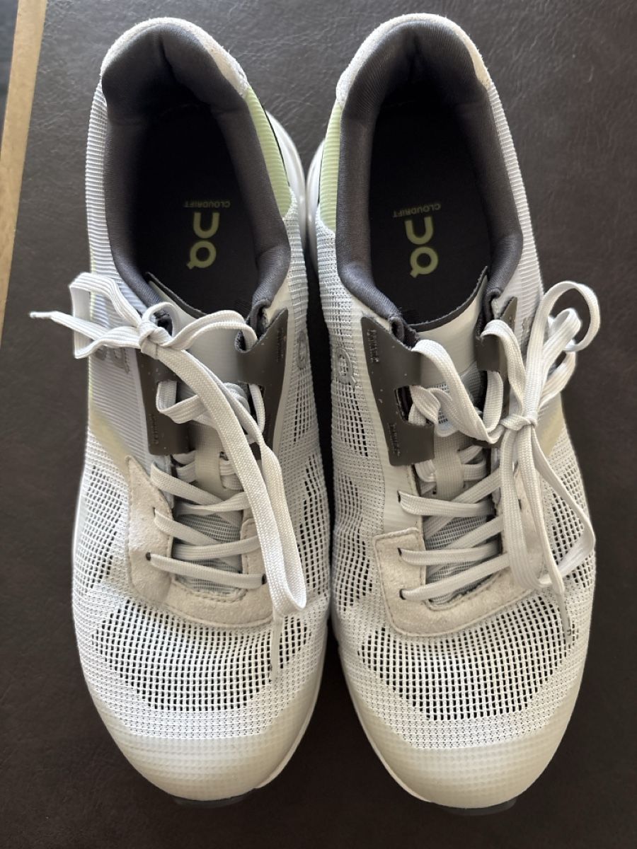 Chaussures hommes: ON Cloudswift Laufschuhe hellgrau Grösse 40 Damen – D'occasion à Rüthi (Rheintal) par MissCasanova