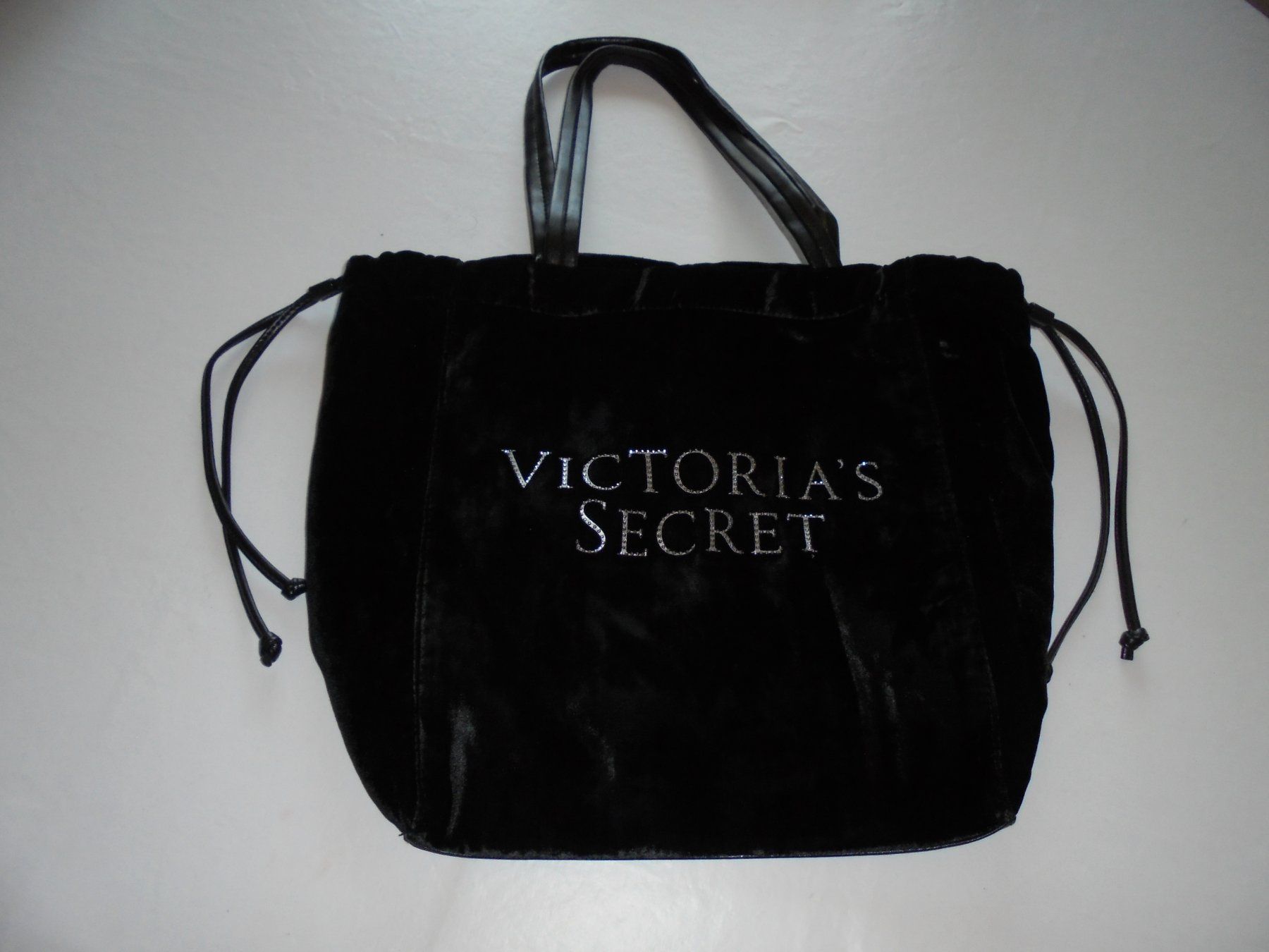 Victoria's Secret Borse da donna: VICTORIA'S SECRET TASCHE IN SAMTOPTIK – Nuovo e nell'imballaggio originale da Aarau Rohr venduto da PinkSchwein
