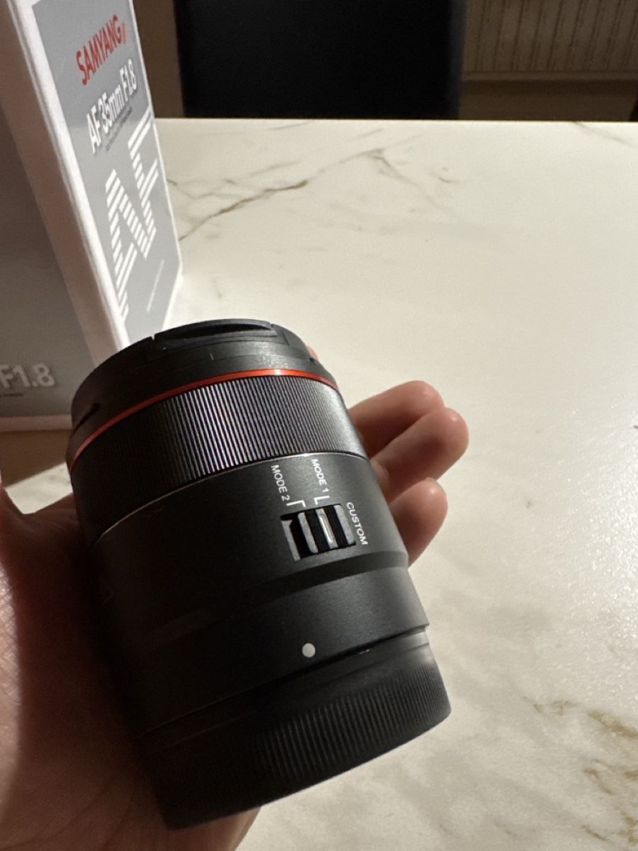 Samyang Obiettivi: Samyang AF 35mm F1.8 Sony E-Mount – Usato da Kallnach venduto da sch_f5qg 2