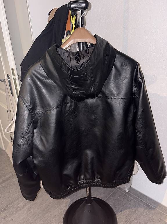 Vestes: Bershka Übergangsjacke – D'occasion à Obergerlafingen par raj_5njg 1