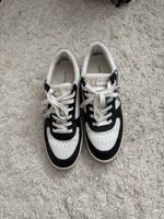 Sneaker Guess schwarz weiss Farbe guter Zustand gebraucht