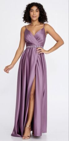 Abendkleid lila Träger V-Ausschnitt Grösse 40