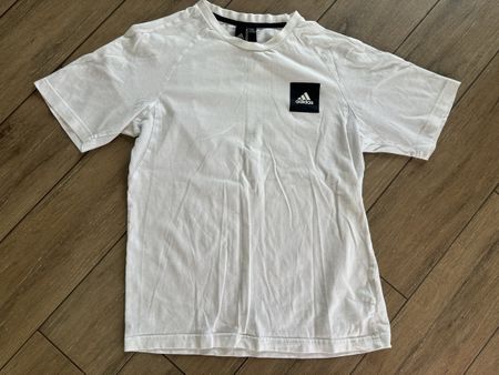 S_Adidas_sporty design