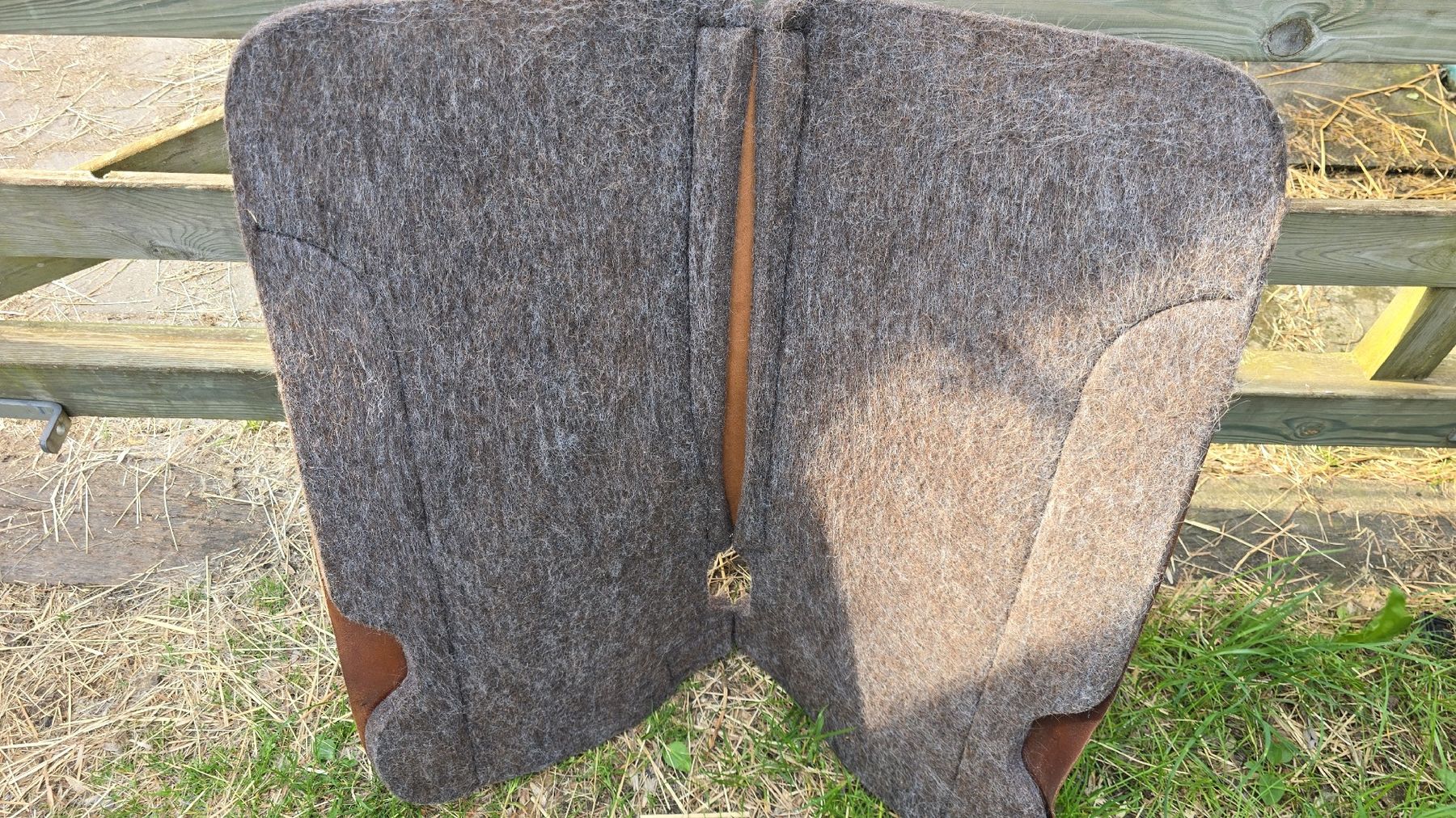 Selle & Accessori: Tapis feutre western USA – Usato da Attalens venduto da Lau4 2