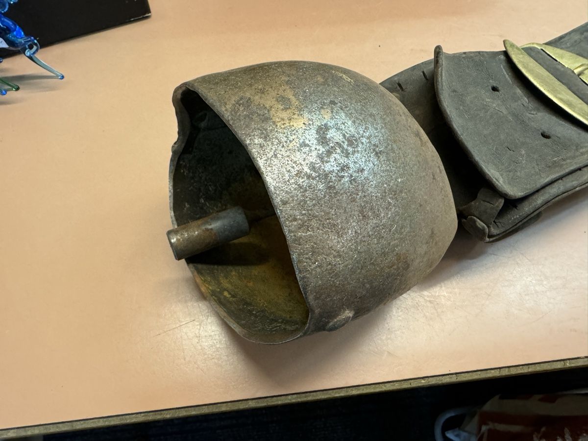 Campanacci mucche: Alte Rundschelle  mit Lederriemen – Usato da Chur venduto da Meriva0 1