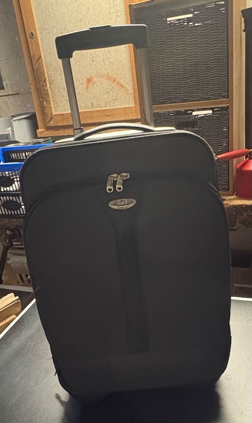 Reisekoffer: Rollkoffer schwarz – Gebraucht aus Frick von Rukki 1