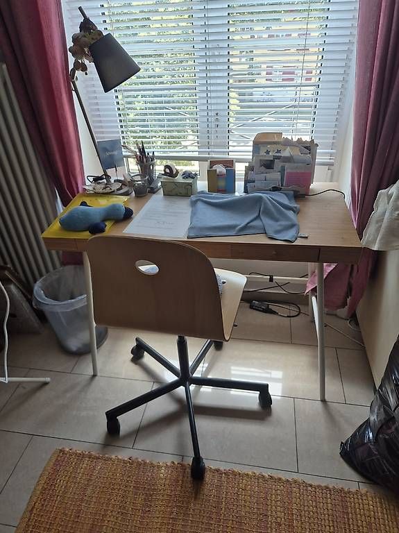 Ikea Scrivanie: Bürotisch mit passendem Stuhl – Usato da Bern venduto da mat_v8vb