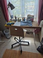 Bürotisch mit passendem Stuhl