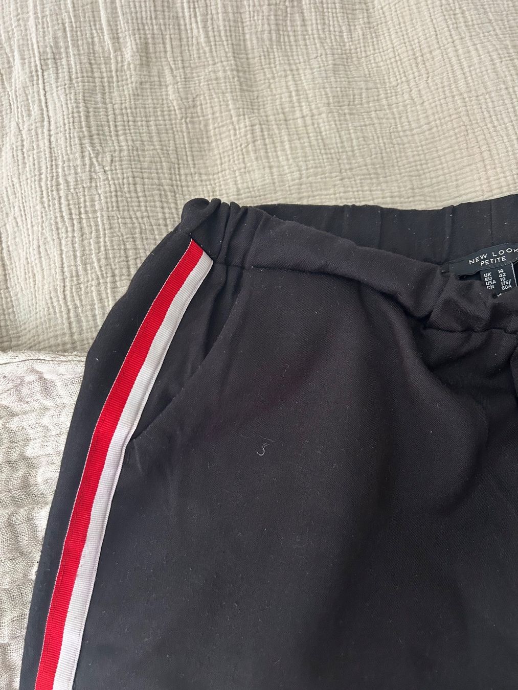 Pantaloni: Stoffhose von New look – Usato da Zürich venduto da maggi96 4